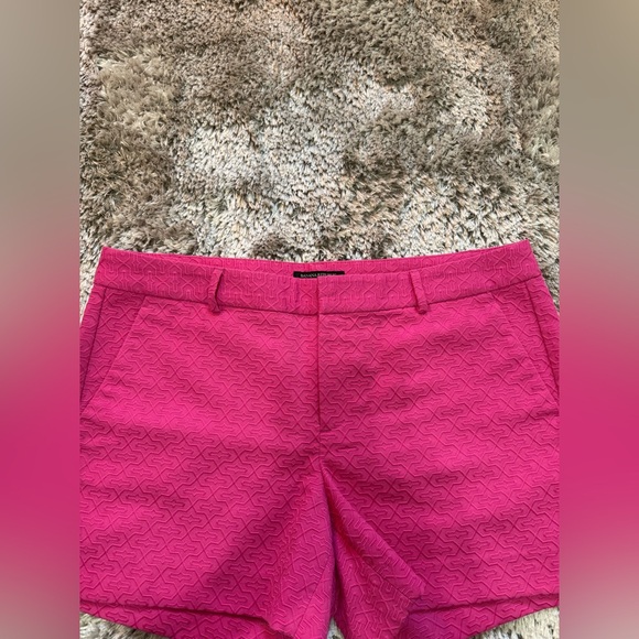 Banana Republic Fuchsia Textured Fabric Shorts NWOT. - Picture 2 of 7